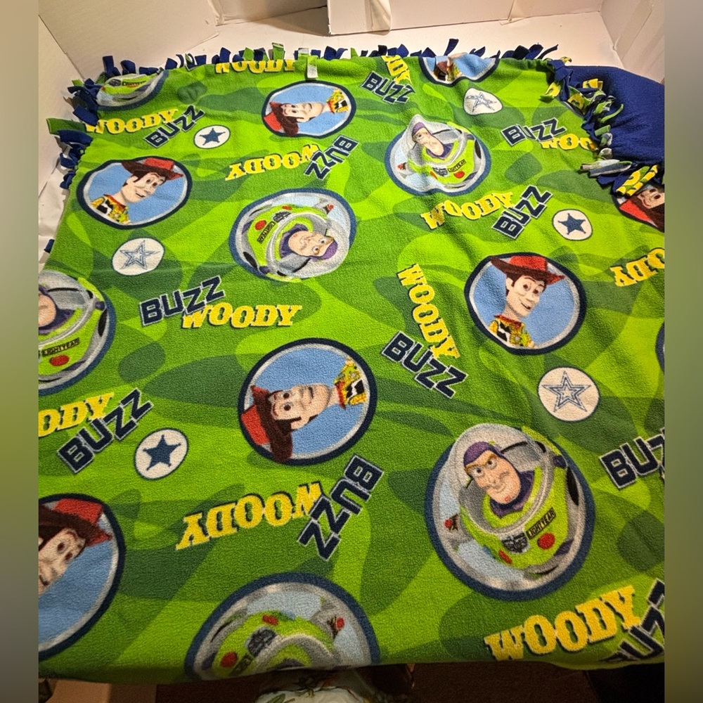 Toy Story Buzz & Woody Fleece Tie Blanket - Green handmade